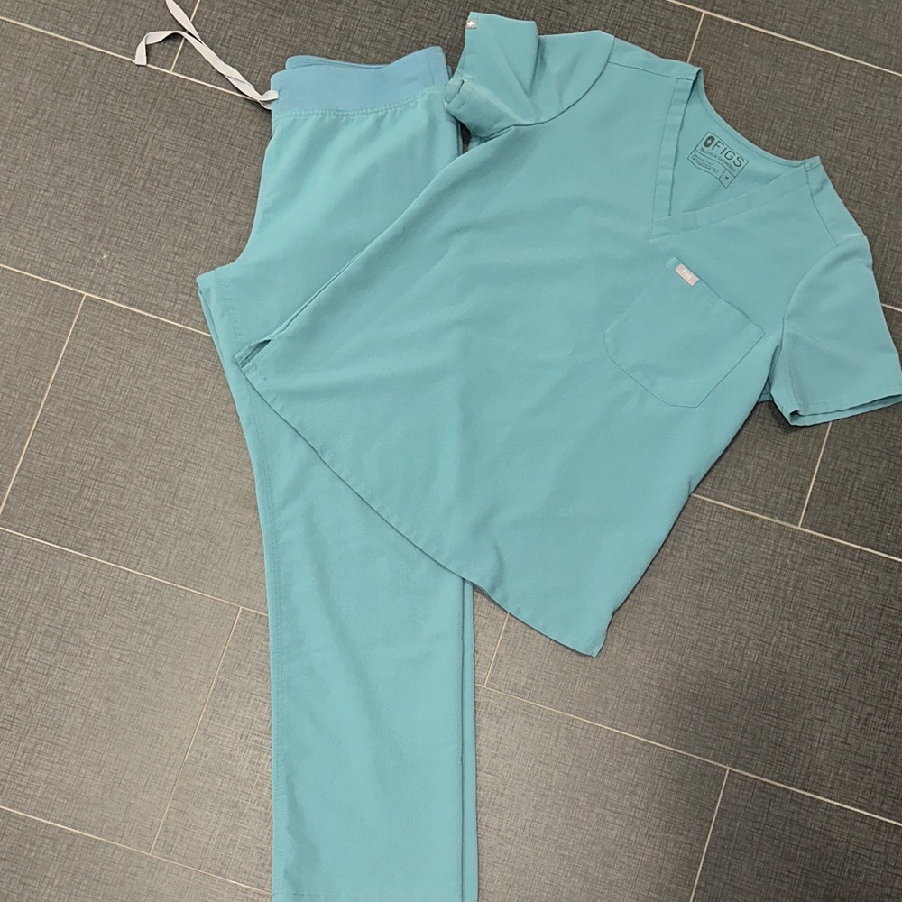 Figs Aqua Blue Scrub Set